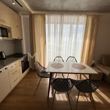 Yacht Club 573 Апартаменты Дуррес