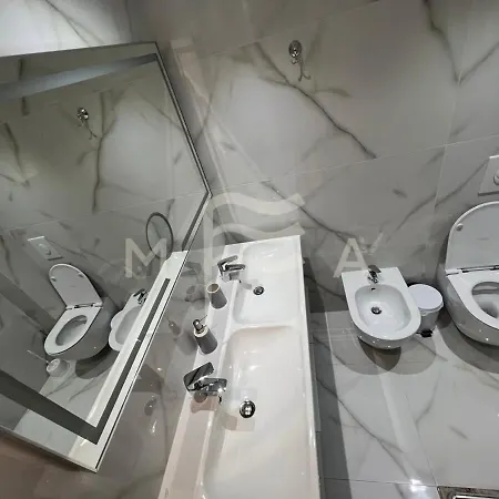 Yacht Club 573 * Дуррес