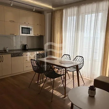 Yacht Club 573 * Дуррес