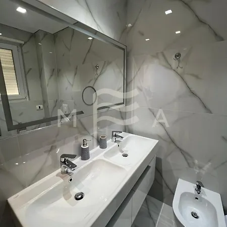 Yacht Club 573 Апартаменты Дуррес