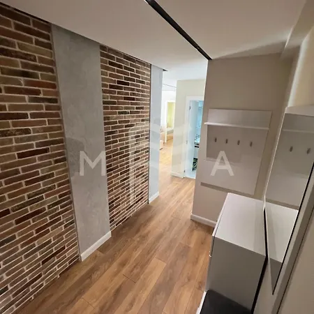 Yacht Club 573 Апартаменты Дуррес